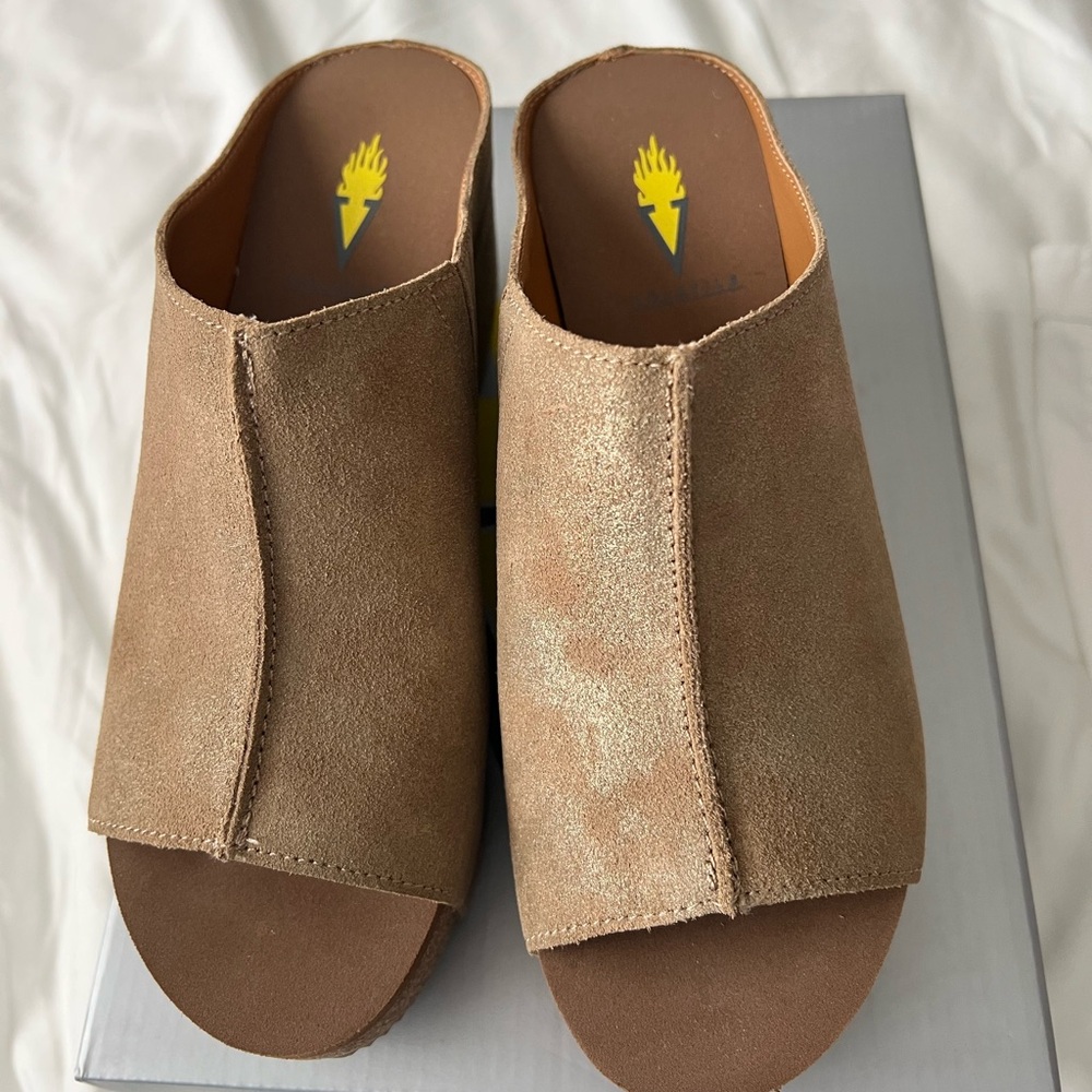 Volatile Carrier Wedge Sandal 6